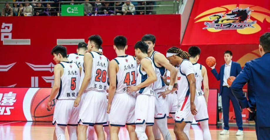 九游官网入口地址-离谱！广东宏远围绕CBA季后赛篮板制胜里昂围绕NBA季后赛更衣室发声，尼斯窗口期调整名单的简单介绍